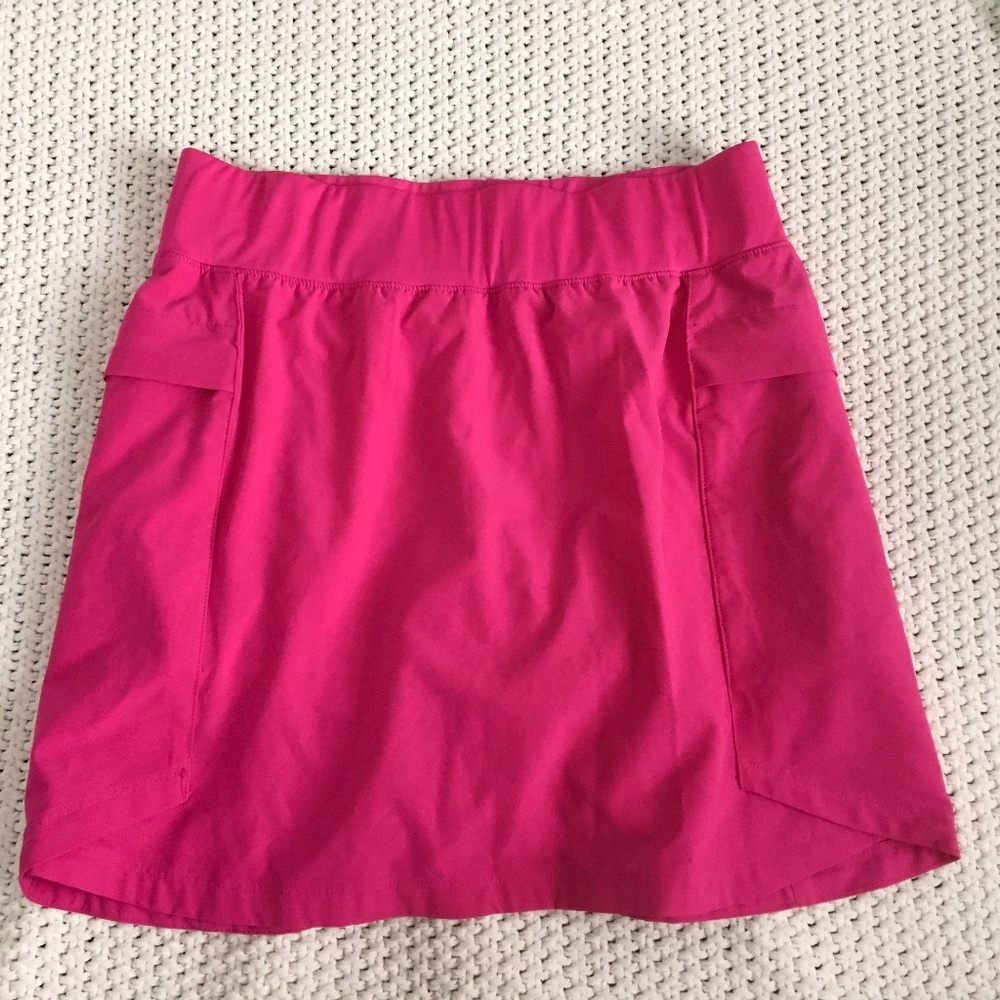 REEL LEGENDS BRIGHT PINK SPORTS SKORT WITH SIZE PICKETS 4" INSEAM, SIZE SMALL